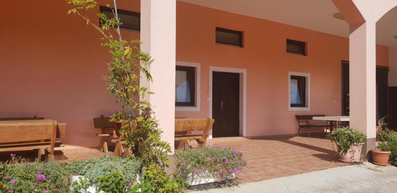 Klet Jana Bed & Breakfast Jastrebarsko Buitenkant foto