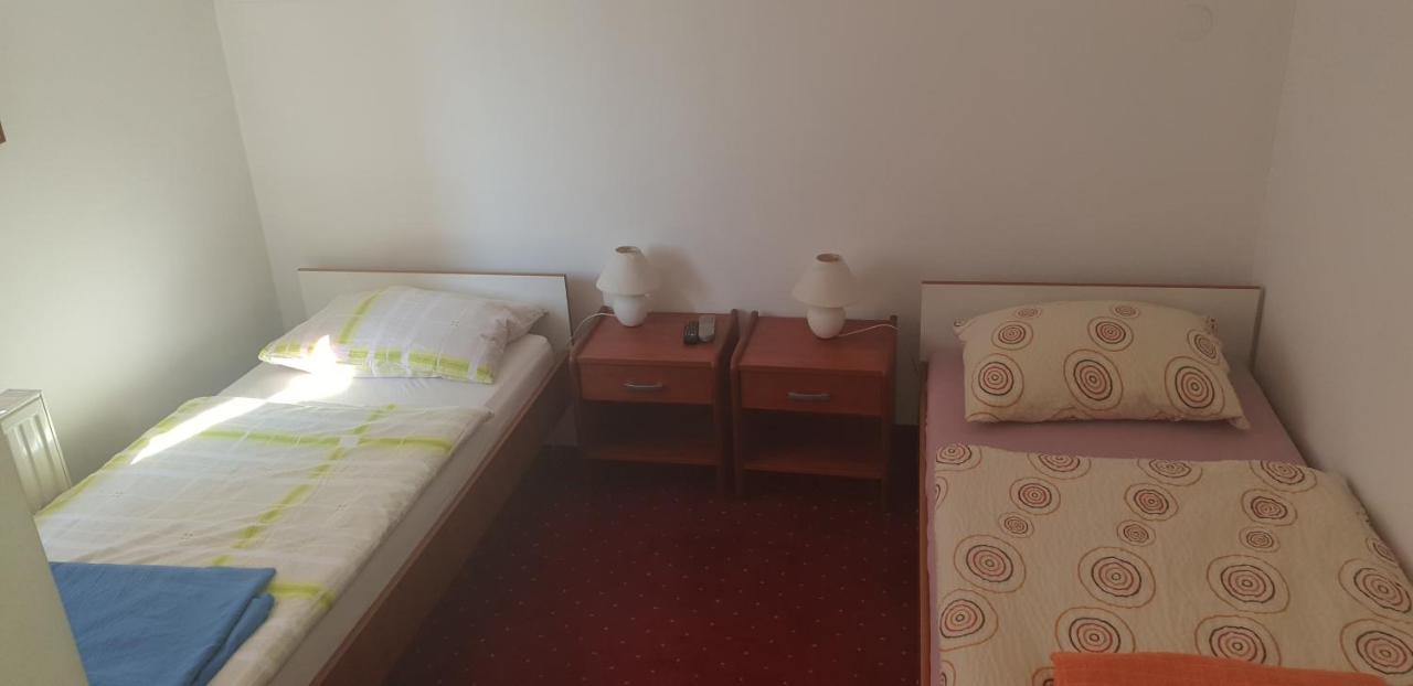 Klet Jana Bed & Breakfast Jastrebarsko Buitenkant foto