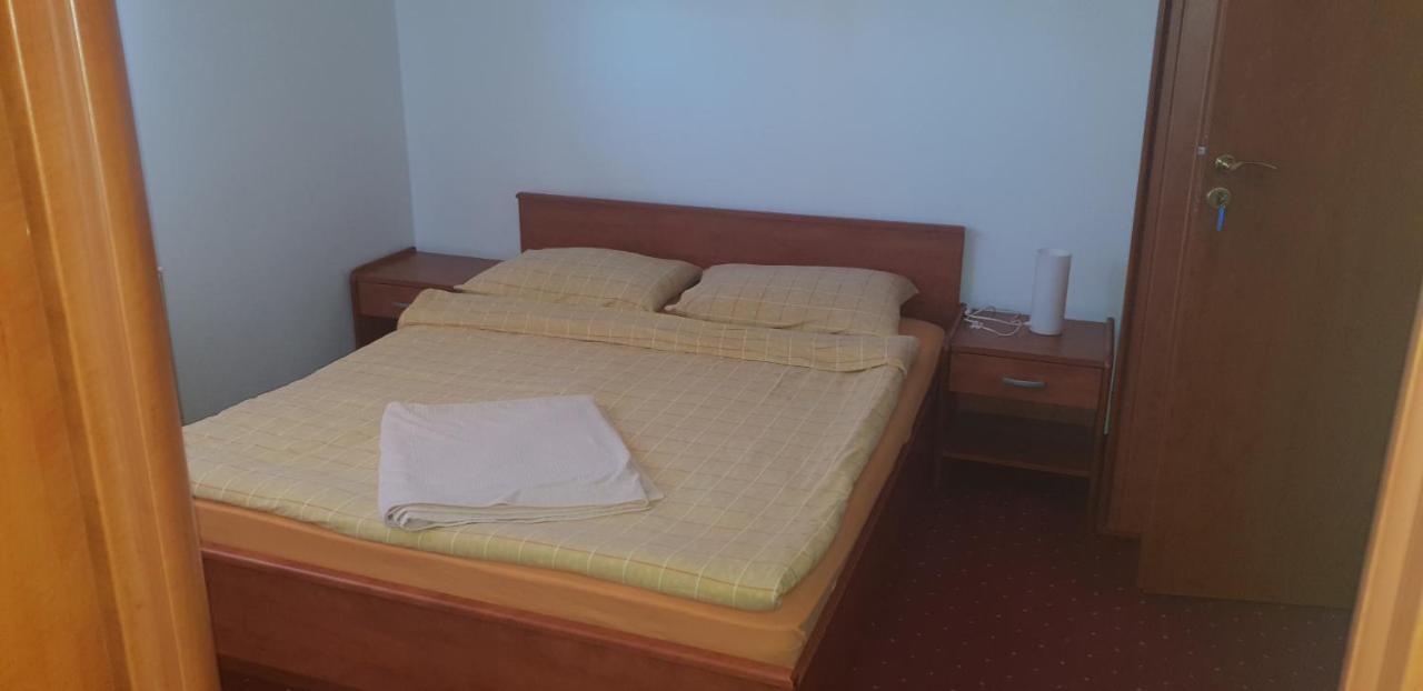 Klet Jana Bed & Breakfast Jastrebarsko Buitenkant foto
