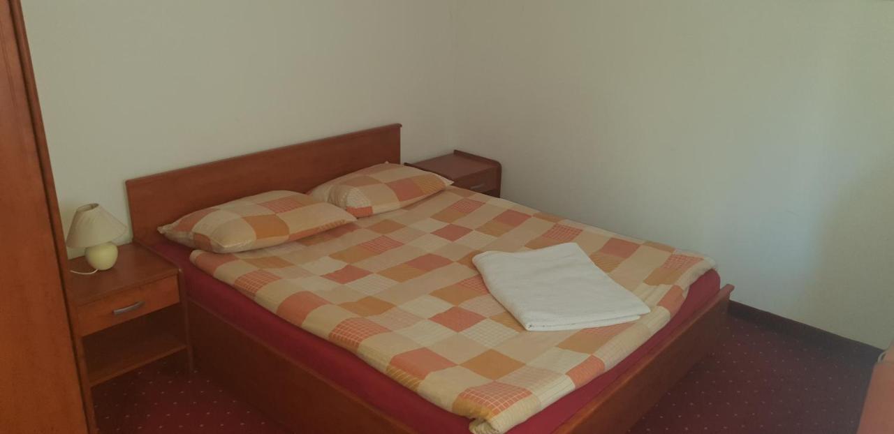 Klet Jana Bed & Breakfast Jastrebarsko Buitenkant foto